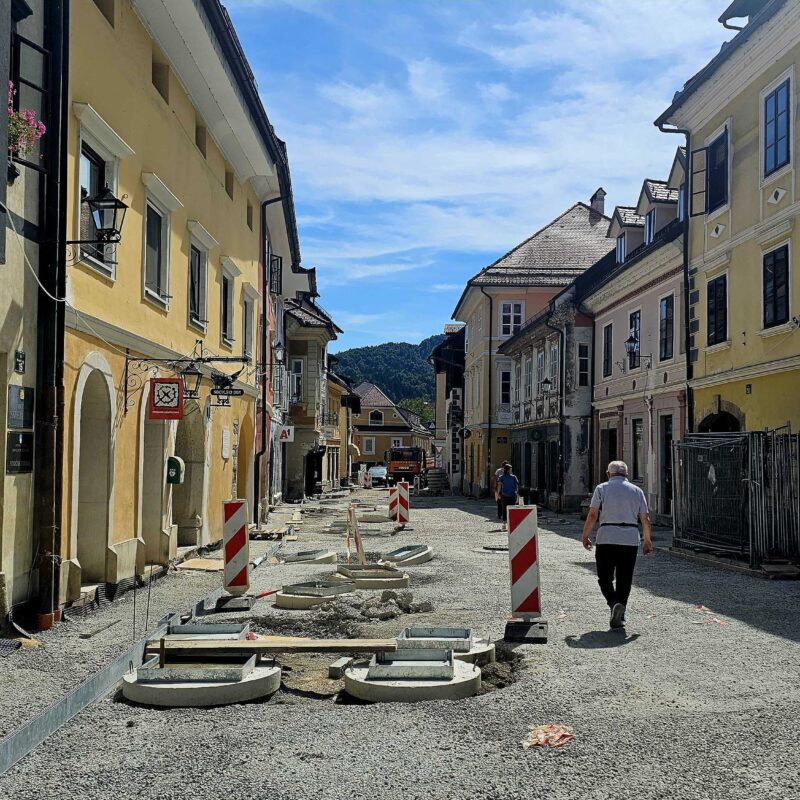 Priložnost za odstranitev kablov in polepšanje fasad