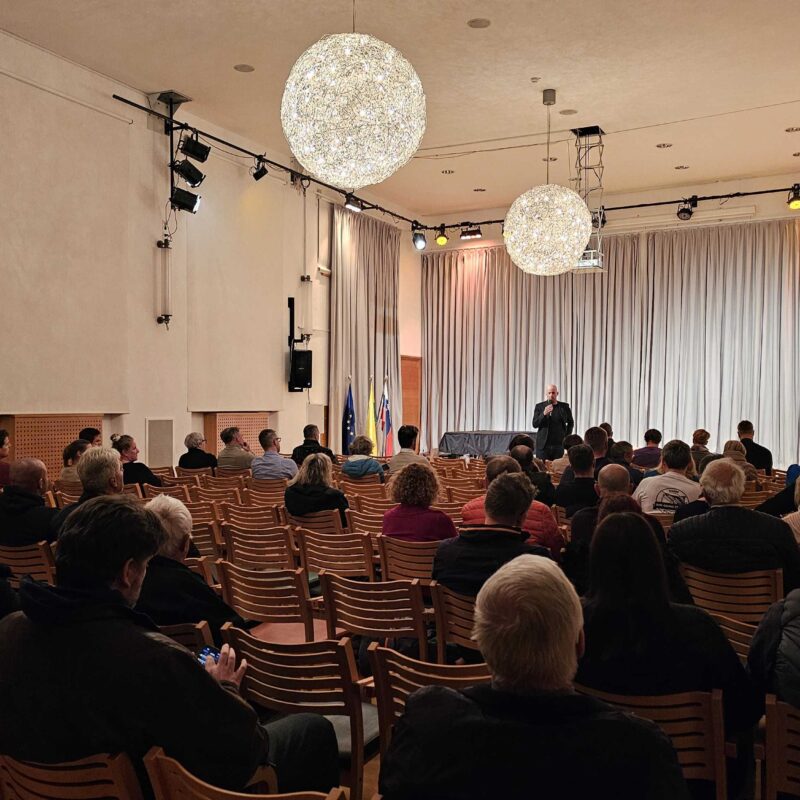 Sestanek s stanovalkami in stanovalci